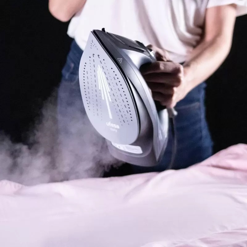 steam-iron-pv1100c-daily.jpg-2